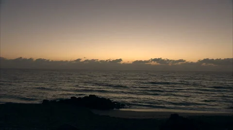 Silhouette beach at sunset 動画素材 986644