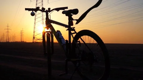 Silhouette of a bicycle at sunset. Stock Footage 88731952