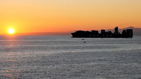Silhouette of container ship sailing at sunset  Vídeos de archivo 123346897