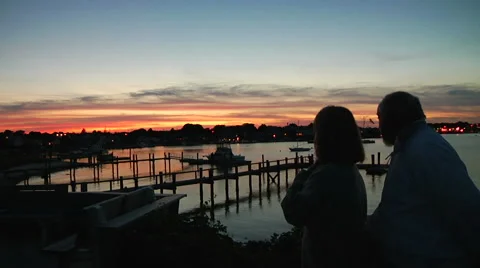 Silhouette couple at Sunset in Cape Cod Vidéo 888763