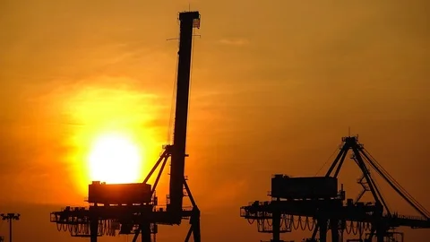 Silhouette of Cranes Loading And Unloading Container Onto Ship During Sunset 스톡 동영상 95878005