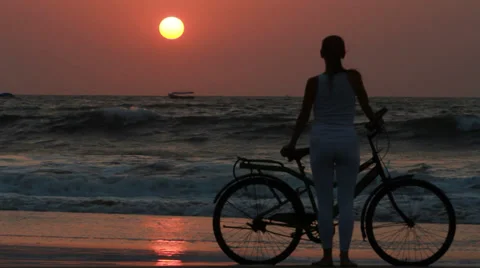 Silhouette of a cyclist Vídeo Stock 38838807