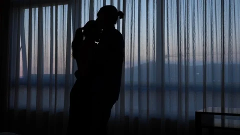Silhouette of dancing couple against window Vídeo Stock 124782647