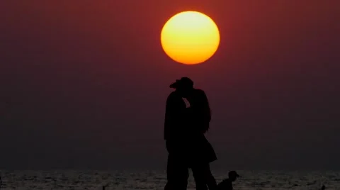 Silhouette of a dancing couple Видео 49212582