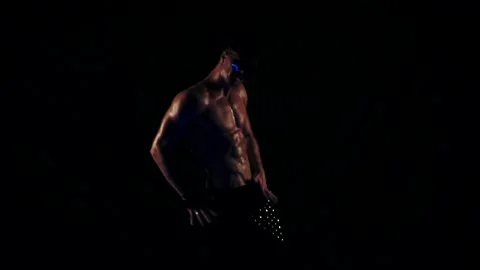 Silhouette of a dancing sexy man 動画素材 91600099