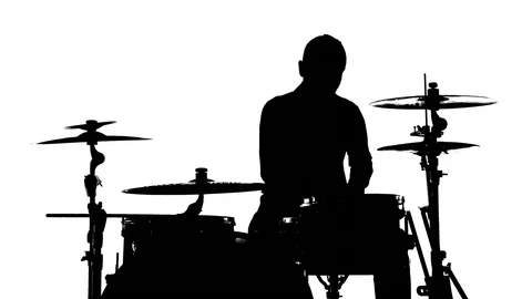 Silhouette ng drummer at drumsSilhouette ng drummer at drums  