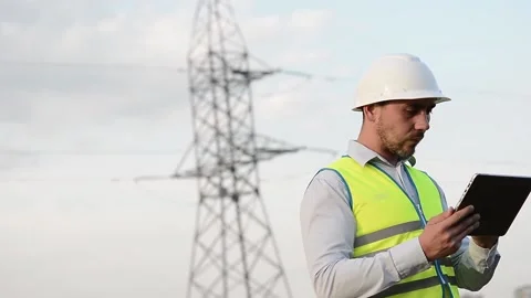 Silhouette of an electrical engineer in hard hat at sunset with tablet. business 스톡 동영상 202652530