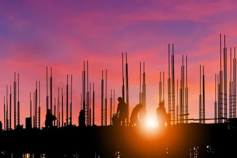 Silhouette Engineer and worker on building construction site with clipping path Stockfoto's