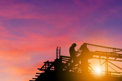 Silhouette of Engineer and worker on building construction site clipping path Stockfoto's