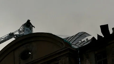 Silhouette of firefighter fighting fire Vídeo Stock 99391133