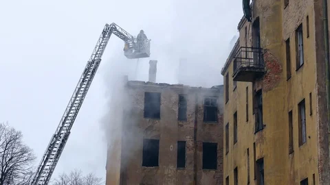 Silhouette of firefighter fighting fire 動画素材 99399384