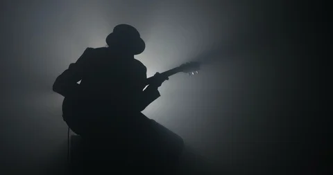 Silhouette of a guitar player 動画素材 102463412