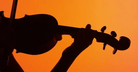 A silhouette of a hand playing a violin Vídeo Stock 55652570