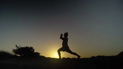 Silhouette Of A Man Doing Yoga in Nature Vidéo 137944341