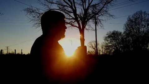 Silhouette of man drinking coffee 4K Vídeos de archivo 72822863