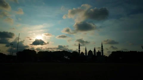 Silhouette mosque cloud timelapse Video stock 205397729