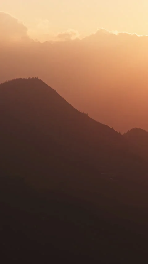 Silhouette Of Mountain During Sunset In Sapa, Vietnam - Drone, Vertical Shot Vidéo 334700567