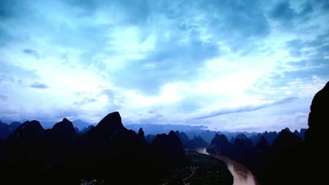 Silhouette of mountain range under a cloudy sky at dusk 動画素材 311817346