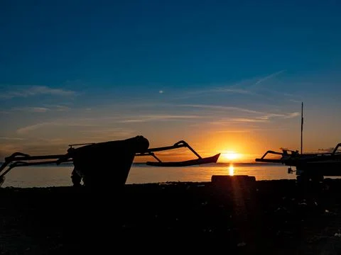 Silhouette of objects on the beach with sunrise Stock-Fotos