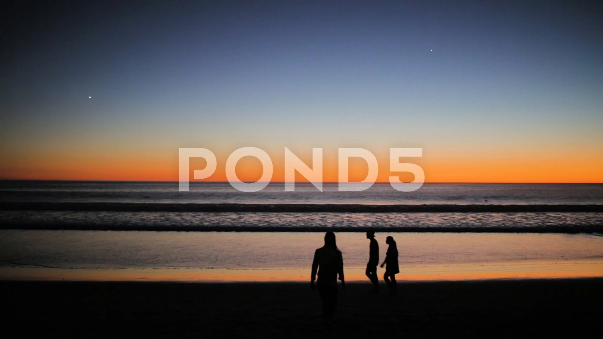 Silhouette of people walking on the beach at sunset, image size:1920x1080