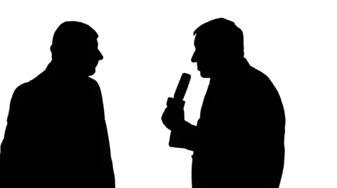 Silhouette of a reporter is interviewing a man, HD 스톡 동영상 45126496