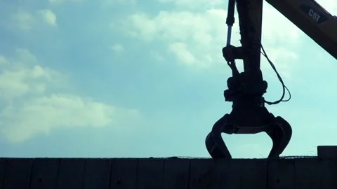 Silhouette of a selector grab excavator at work at a demolition site Video stock 154632113