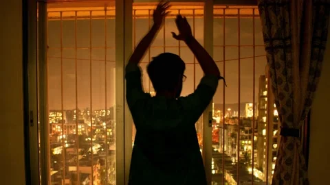 Silhouette timelapse man claps hand in window to applaud doctors in coronavirus Stock Footage 130711618