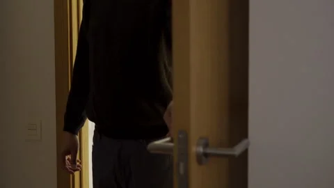 Silhouette of an unrecognisable man appears, Vidéo 268060562