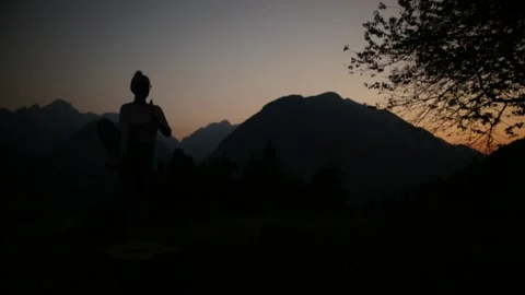 Silhouette yoga pose Stock-Footage 152858412