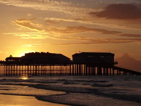 The silhouetted pier 스톡 사진