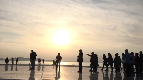 Silhouettes in the beach 13 Video stock 81066315