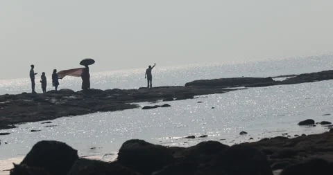 Silhouettes at Beach Видео 320333797