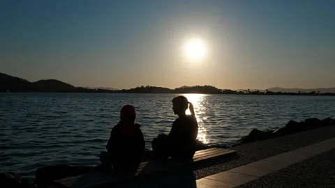 Silhouettes of children at sunset. Stock-Footage 232959718