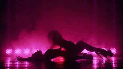 Silhouettes of dancing women Video stock 87670381