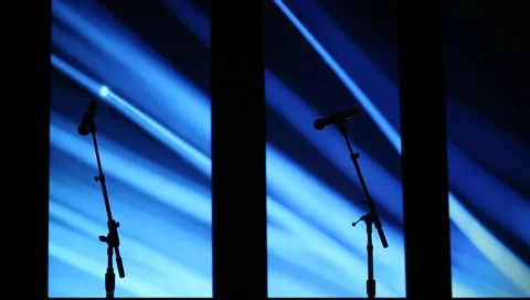Silhouettes of Microphones with Blue Background Vídeos de archivo 10754399