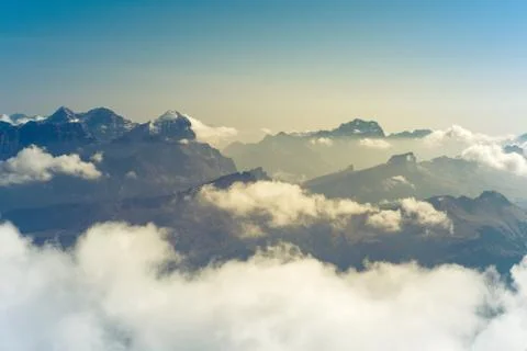 Silhouettes of the mountain in clouds Foto stock