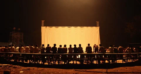 Silhouettes at screen 库存影片 324514236