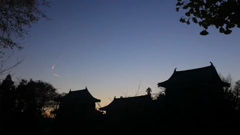 Silhouettes of Ueda Castle at Dusk Intersected by Contrails Vídeos de archivo 330439849