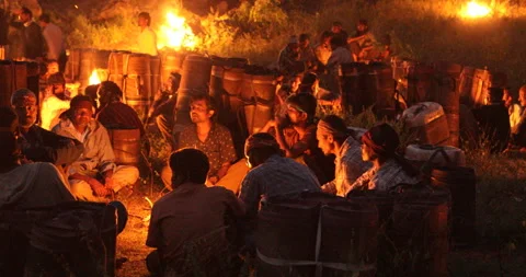 Silhouettes of workers at Campfire Vidéo 339776548
