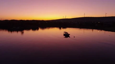 Silhoutte of Active Wind Turbines at Dawn Vídeo Stock 156749246