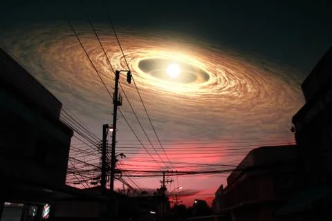 Silicate Crystal Formation in the Disk of an Erupting Star and silhouette pow Foto stock