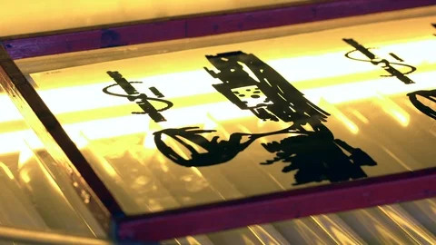 Silk screen printing process at the factory 库存影片 120905418