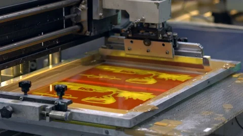 Silk screen printing process at the factory 库存影片 120905859