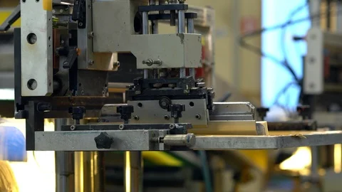 Silk screen printing process at the factory 库存影片 120906076