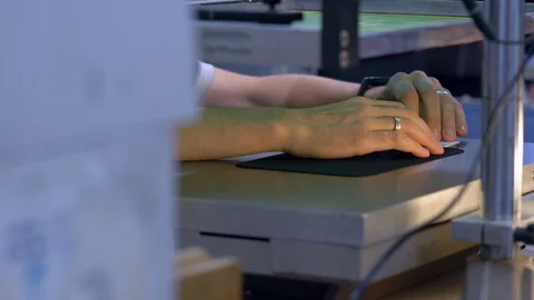 Silk screen printing process at the factory 库存影片 120906356