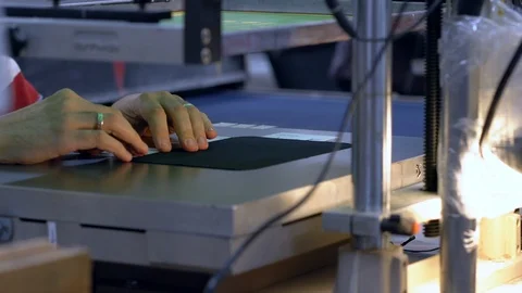 Silk screen printing process at the factory 库存影片 120906509