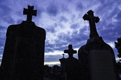 Siluetas de cruces al atardecer, cementerio de llucmajor,Conmemoracion de los Stock Photos