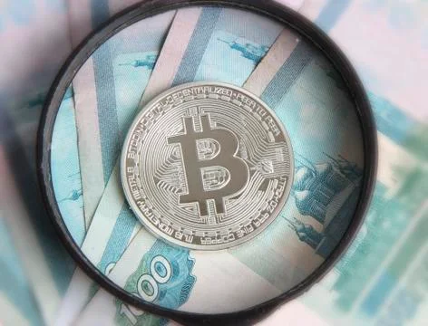 Silver bitcoin on the background of Russian banknotes Stock-Fotos