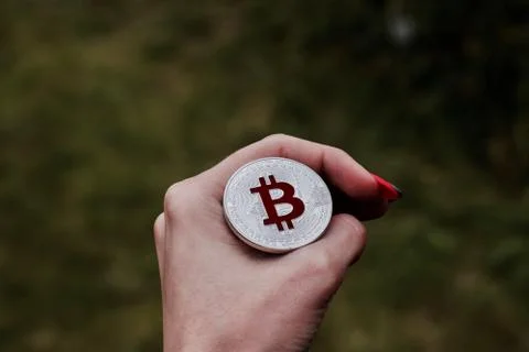 Silver bitcoin on hand Foto stock