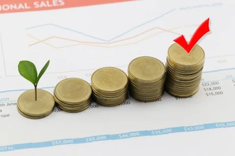 Silver coin stack of business graph and have treetop in business growth con.. Foto stock